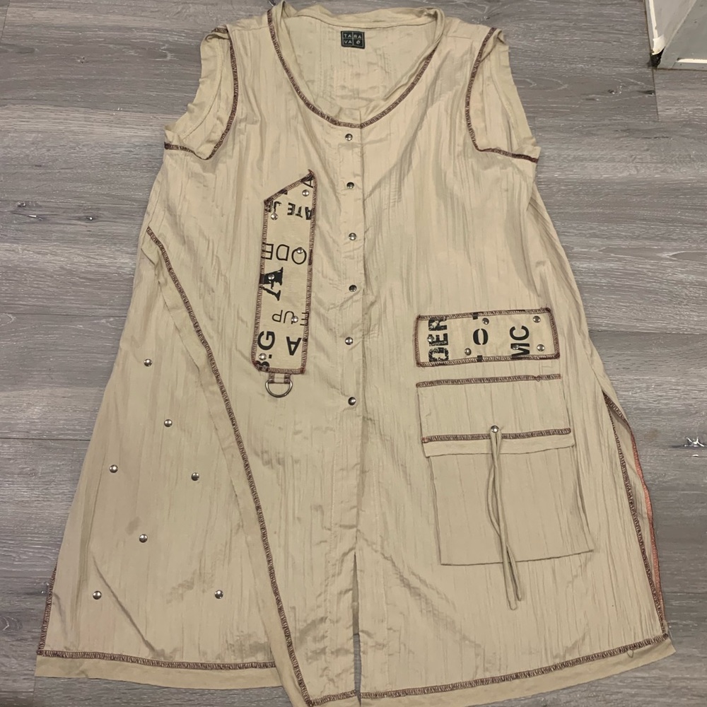 Tara Vao button up vest